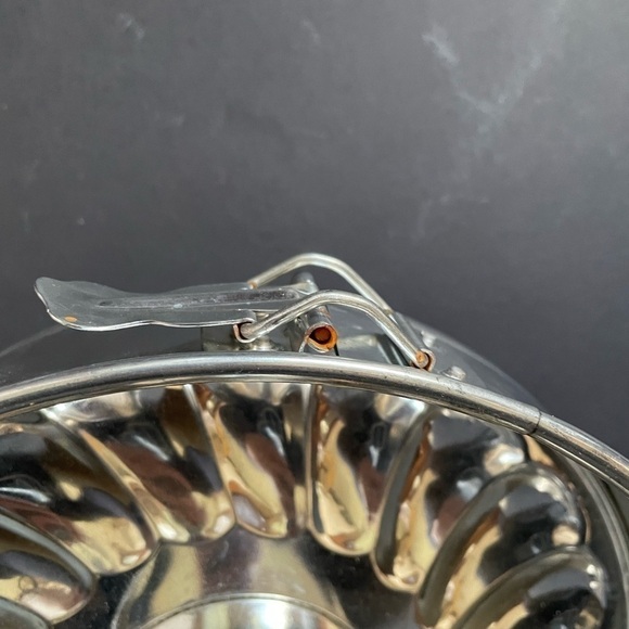 Vintage Springform Bundt Pan - Picture 4 of 11